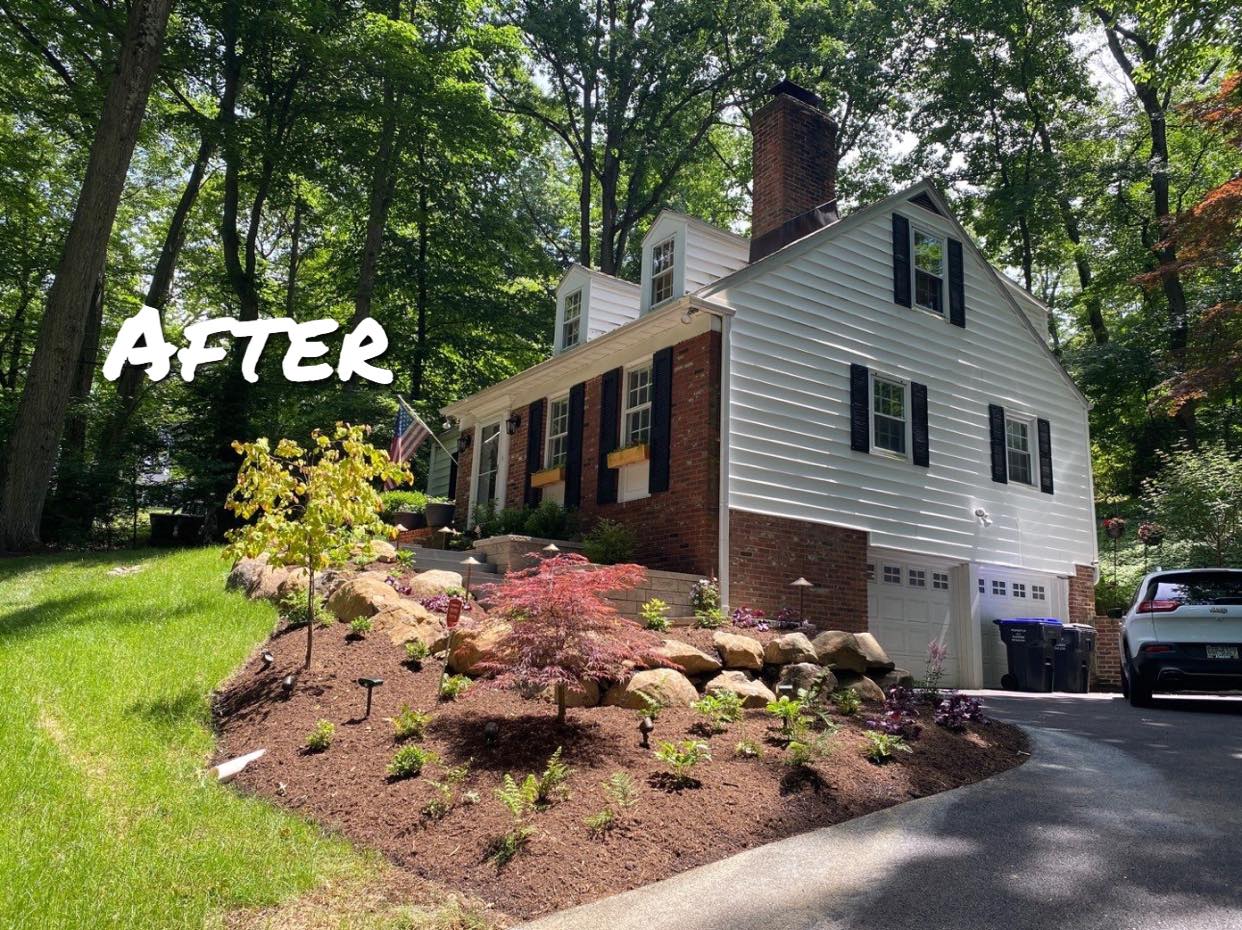 Retaining wall using Techo-Bloc 6” Mini Creta Architectural caps in beautiful chestnut brown, and stone granite boulders - Pool and Patio Retreat - New Projects by Burkholder Landscape